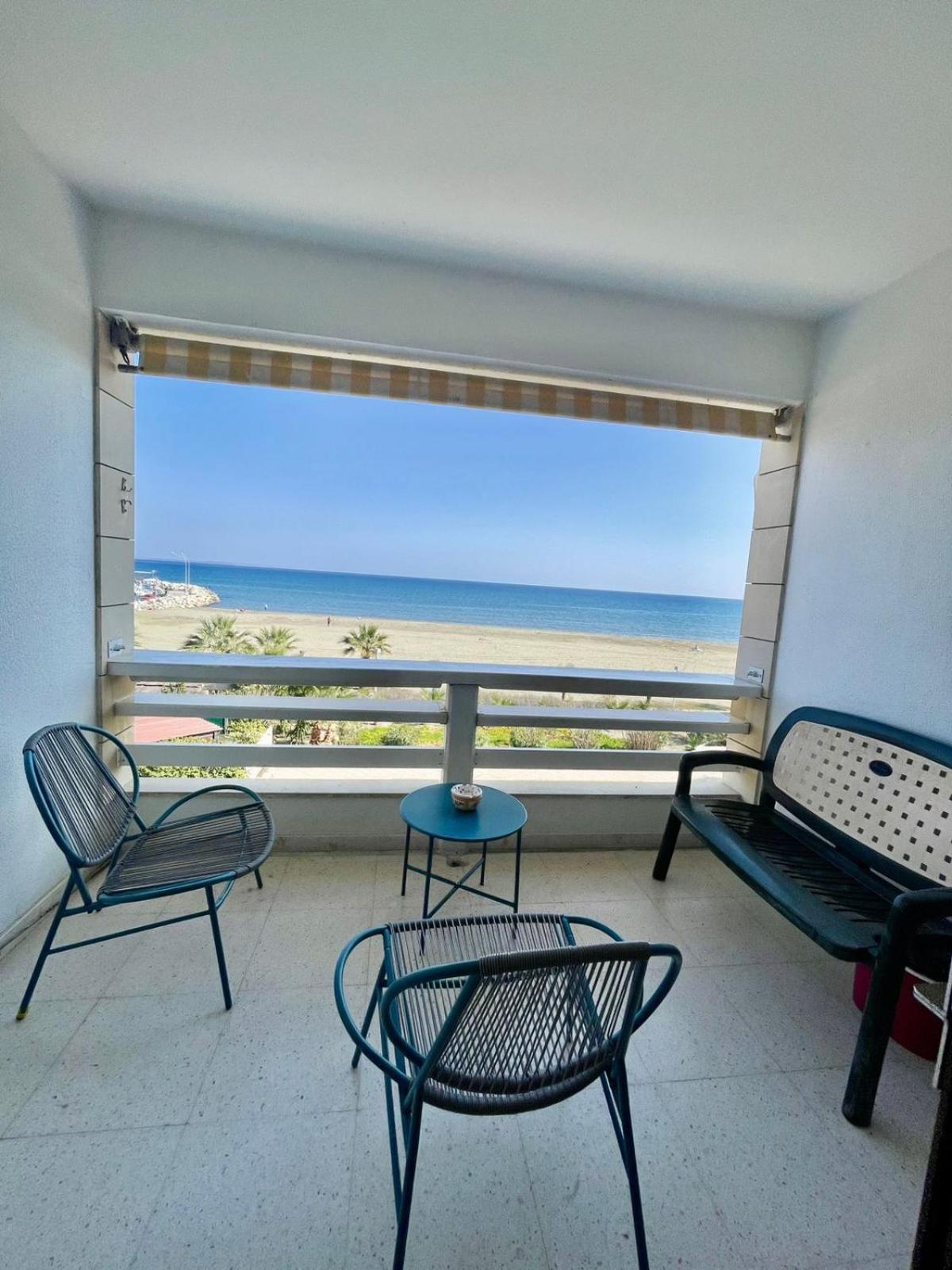 Sea View Suite In Makenzy Larnaca Bagian luar foto