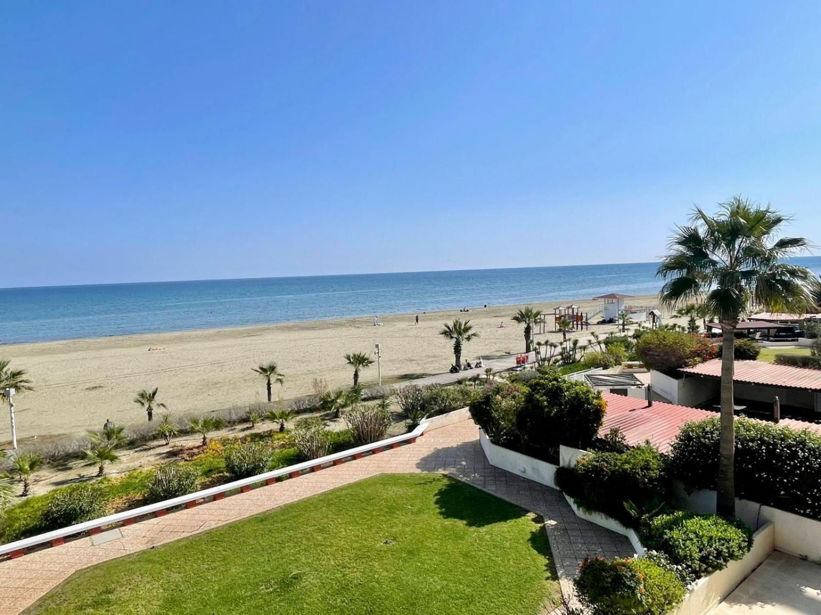 Sea View Suite In Makenzy Larnaca Bagian luar foto