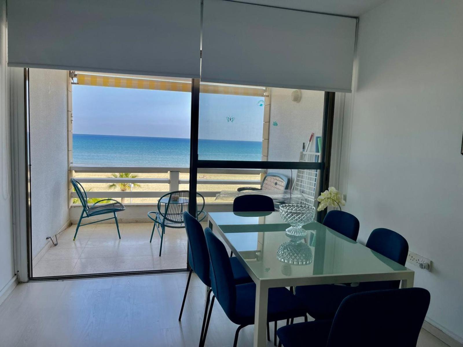 Sea View Suite In Makenzy Larnaca Bagian luar foto