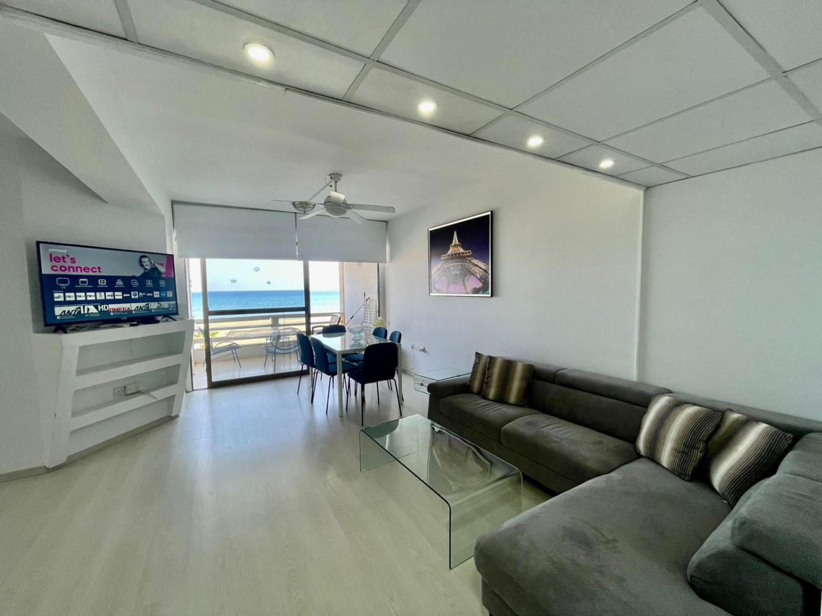 Sea View Suite In Makenzy Larnaca Bagian luar foto